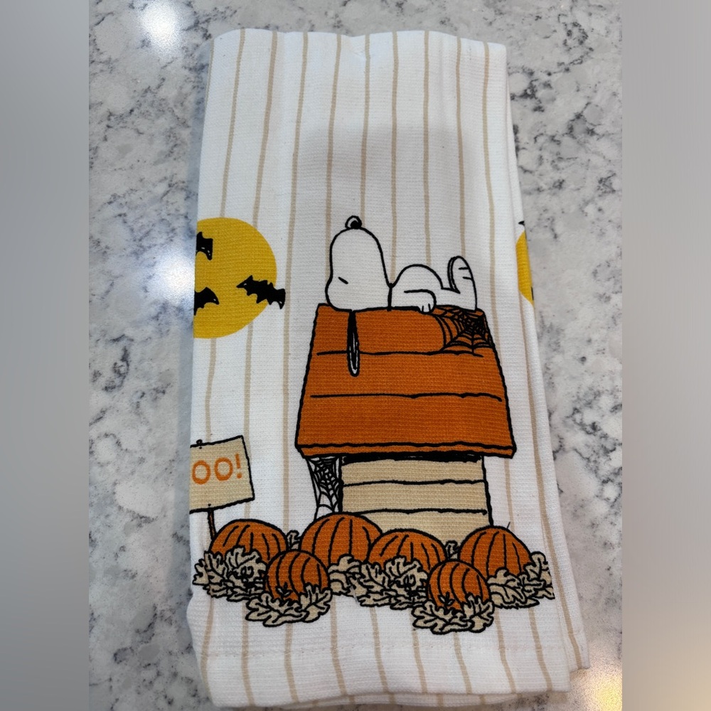 Peanuts SNOOPY "BOO!" Kitchen Towel Halloween Orange Doghouse Bats Full Moon NEW